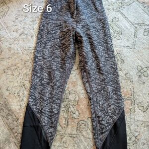 Lululemon Women's Scallop Wunder Unders Size 6